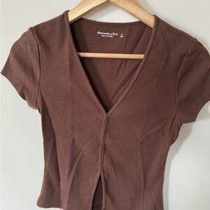 Abercrombie & Fitch Chocolate Short Sleeve V-Neck Top